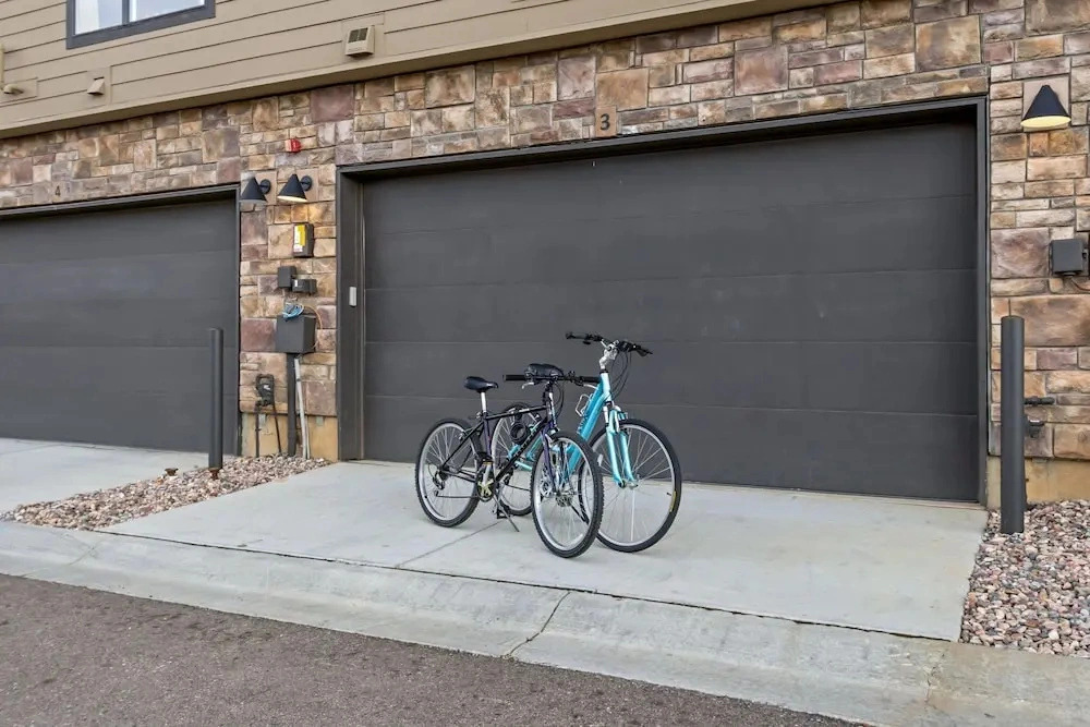 Juniper Bloom 2 King Suites, Garage, Bikes