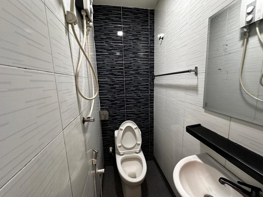 OYO 91242 Muar Golden Horse Hotel