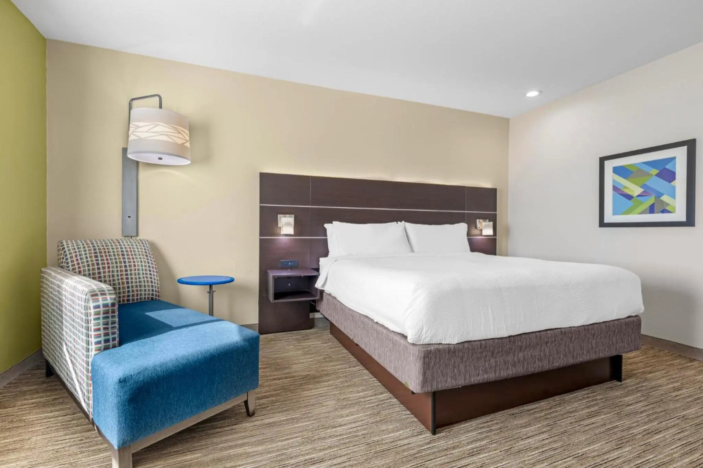 Holiday Inn Express Hotel and Suites Fairfield-North by IHG
