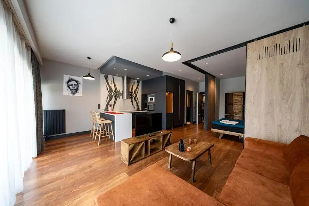 Classy, modern furnished residence-7/24 security ( benesta 88 )