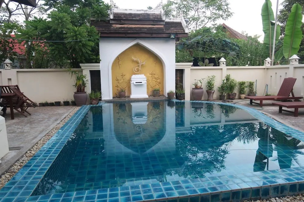 Akira Luang Prabang
