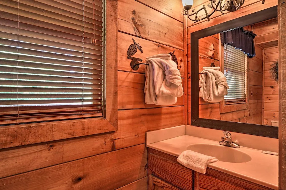 Pigeon Forge Getaway w/ Covered Patio & Hot Tub!