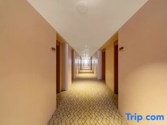 Starry Cloud Hotel (Jiangshan Hushan Park Branch)