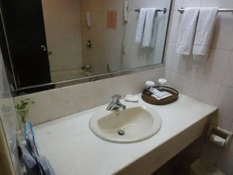 Xian Yan Lian Commercial Hotel