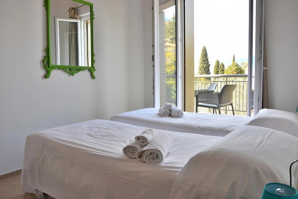 North House - Sleeps 4 Shared Pool Lake View in Torri del Benaco