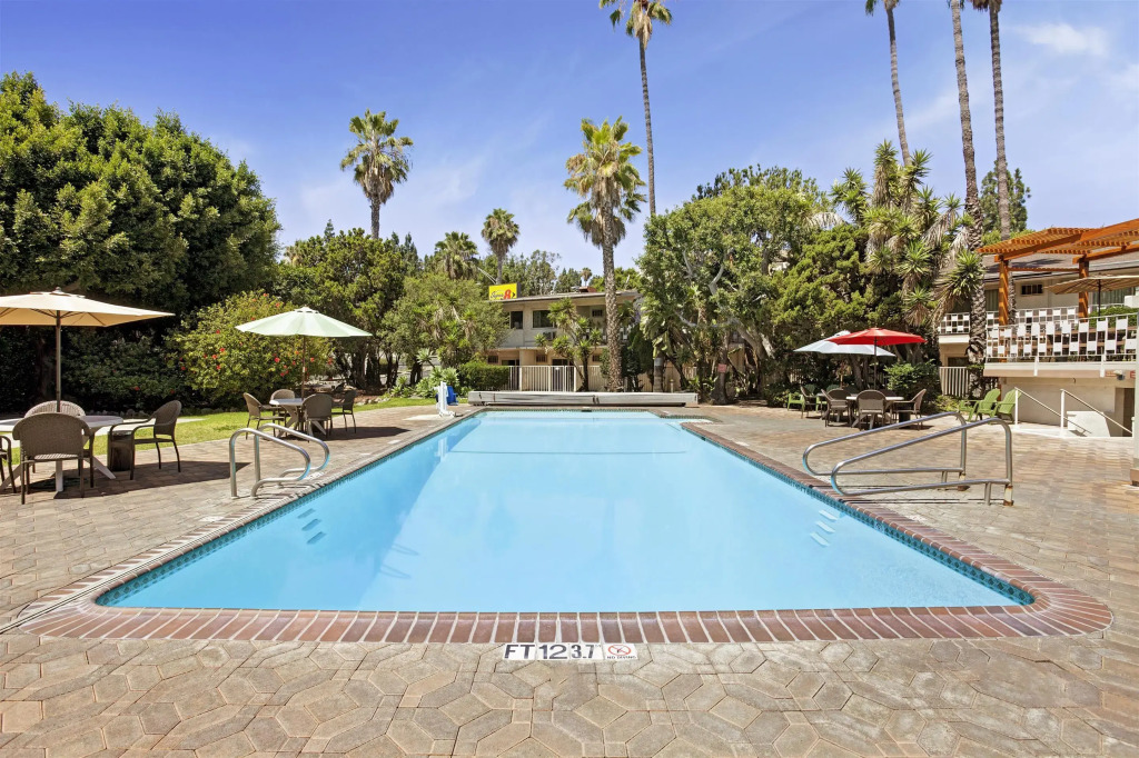 Super 8 Long Beach
