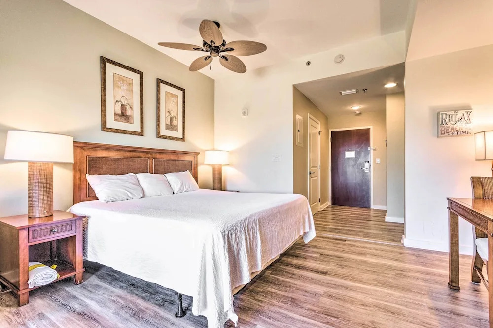 Studio w/ Pool Access - Walk to Miramar Beach!