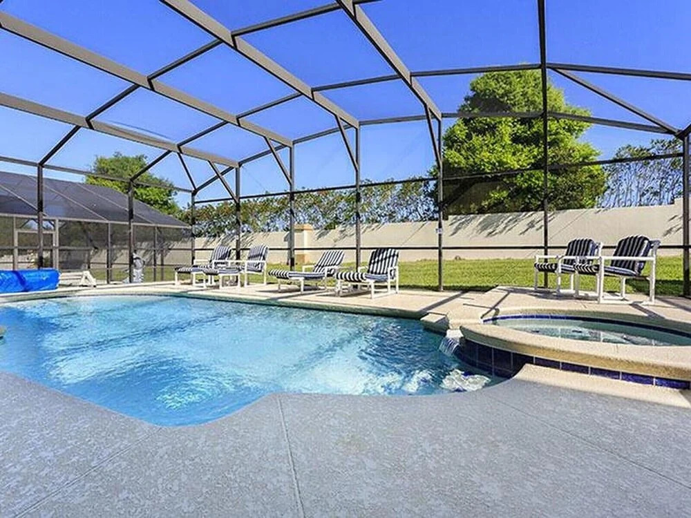 A Wonderful 4 Bedroom Villa With it own Pool in Legacy Park
