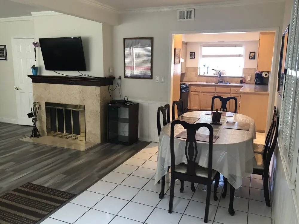 Lovely 2 Bedroom Home with Pool