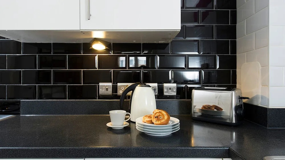 Bright and Spacious 2BR Flat in East London