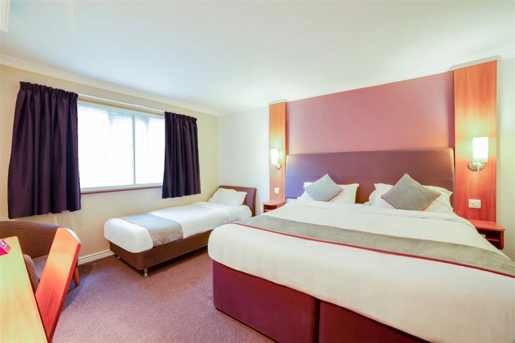 OYO Lakeside Haydock Hotel, St Helens, A580 East Lancs, Garswood Old Road