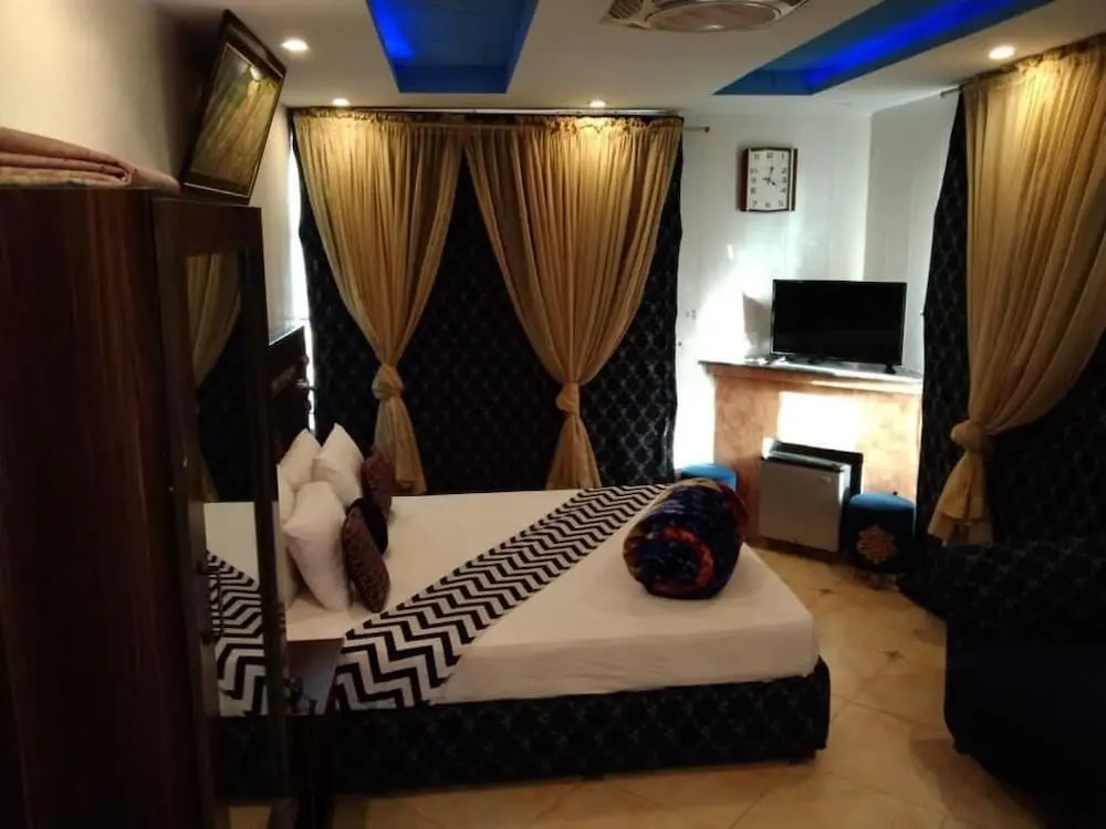 Hotel Royal Suites