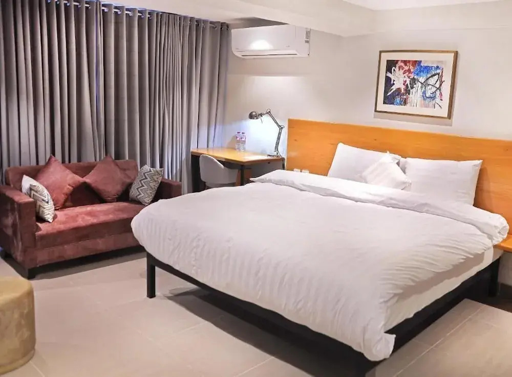 The Avenue Hotel