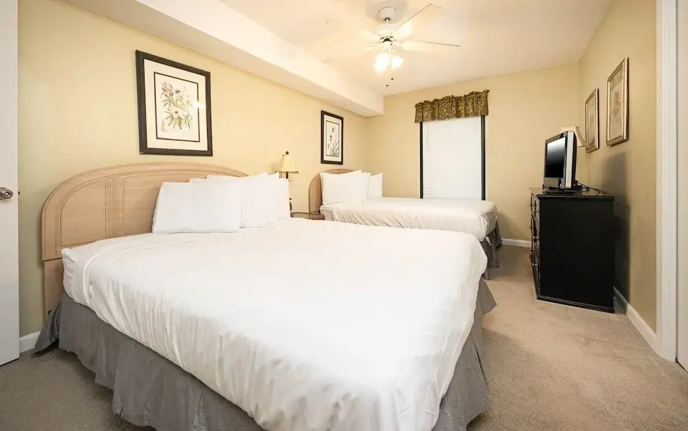 Phoenix Iv 4045 3 Bedroom Condo