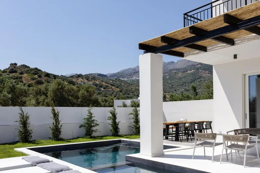 Family villa Casa Filo Rosso with Private Pool , 200m to the beach