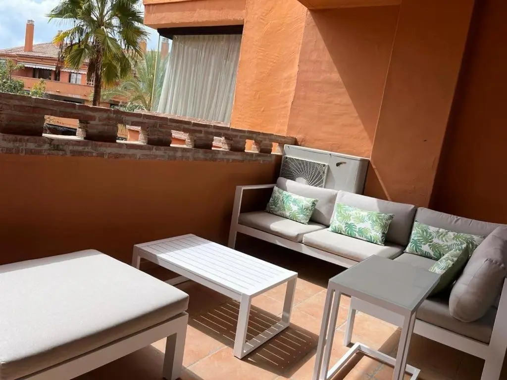 Marbella Costa Nagueles piscina y playa 6p