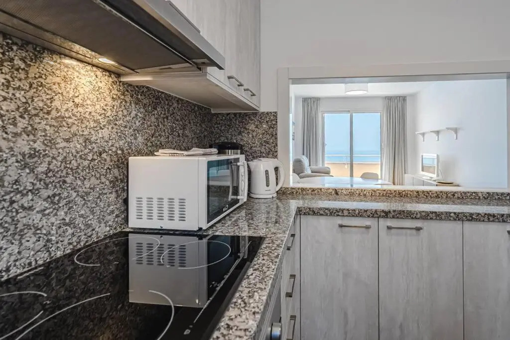 Amazing apartment with sea views PA06