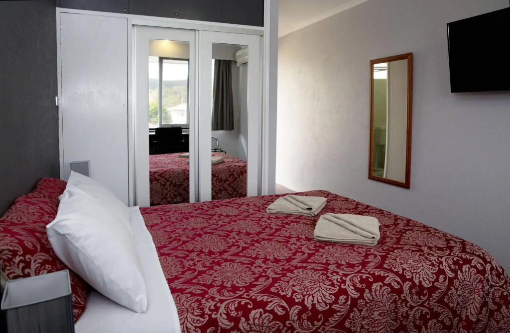 White Manor Motel