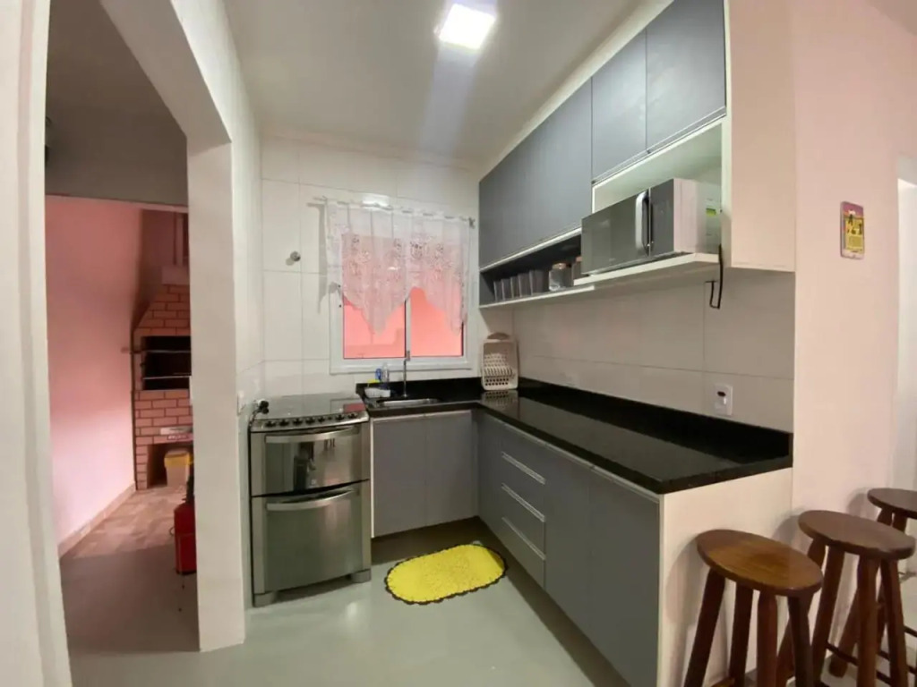 Casa em Bertioga condomínio 250 metros da praia