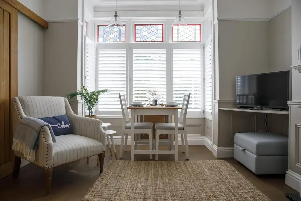 The Grove Apartment With Free on Street Parking
