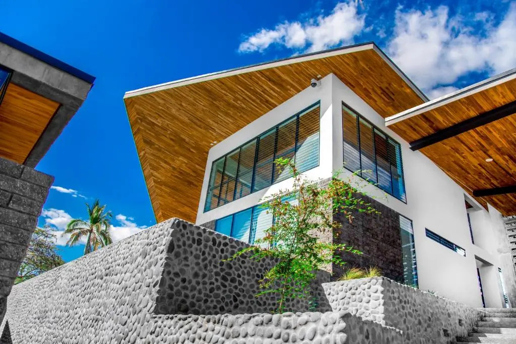 Puro Surf Hotel & Performance Academy