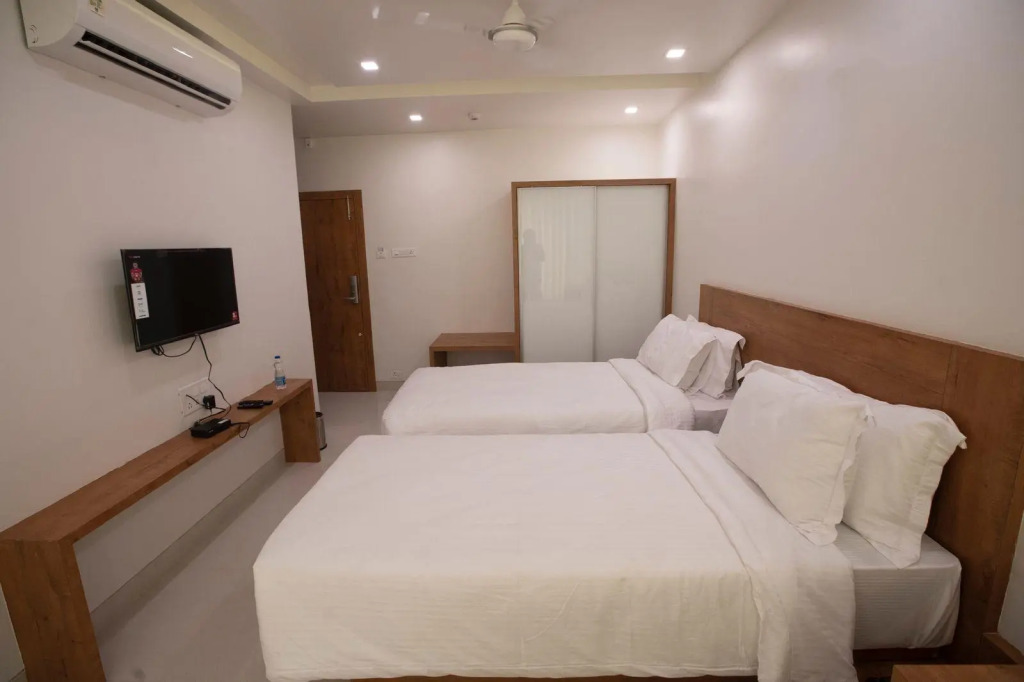 Hotel The Orange Flag ( JJ Hotel), Aurangabad