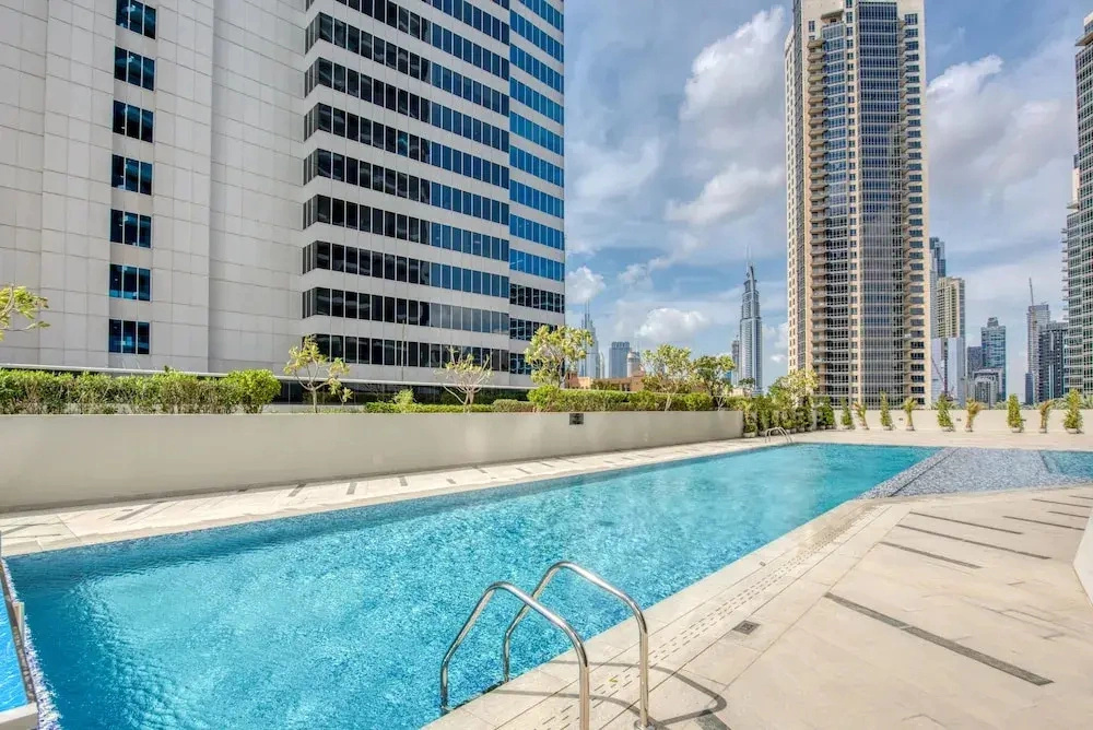 Maison Privee - Sleek and Sunny Apt in Business Bay w/ Canal Views