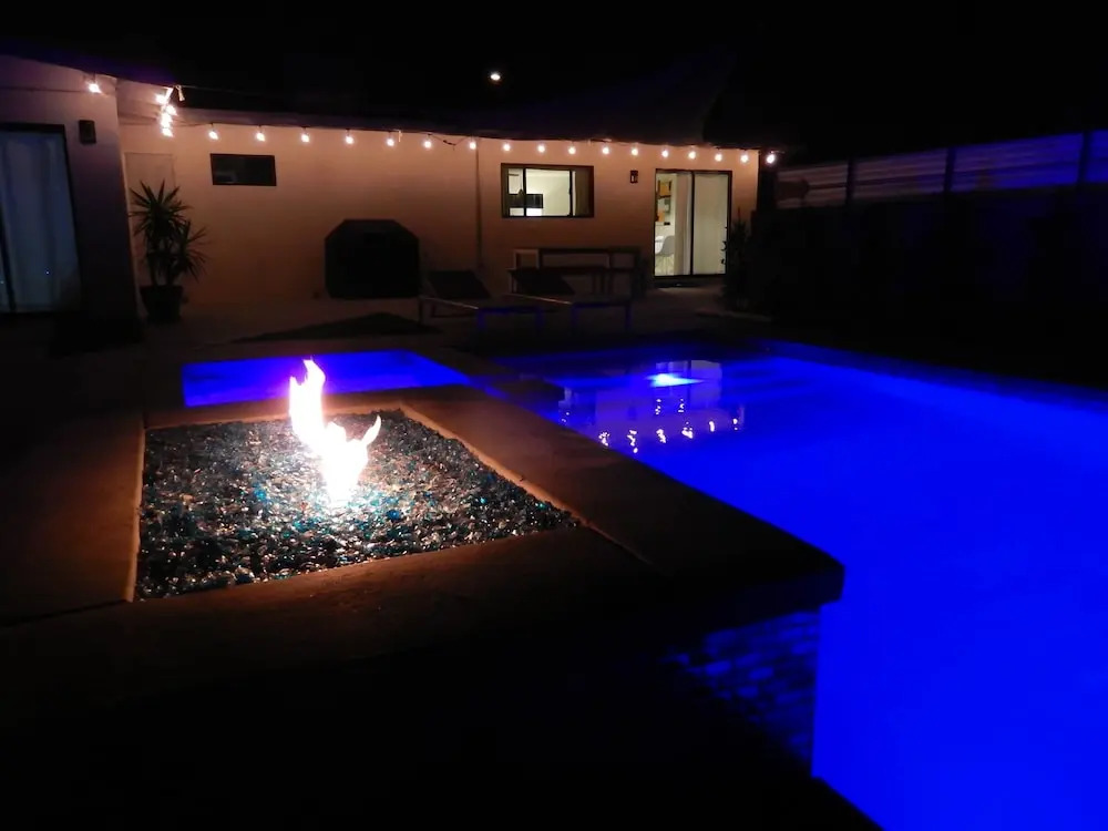 Mid-century Modern Home 3 Bedrooms 2 Bathrooms Home