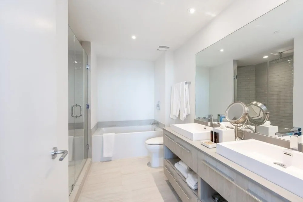 Hyde Beach House Luxury -resort 3 Bedroom Condo by RedAwning