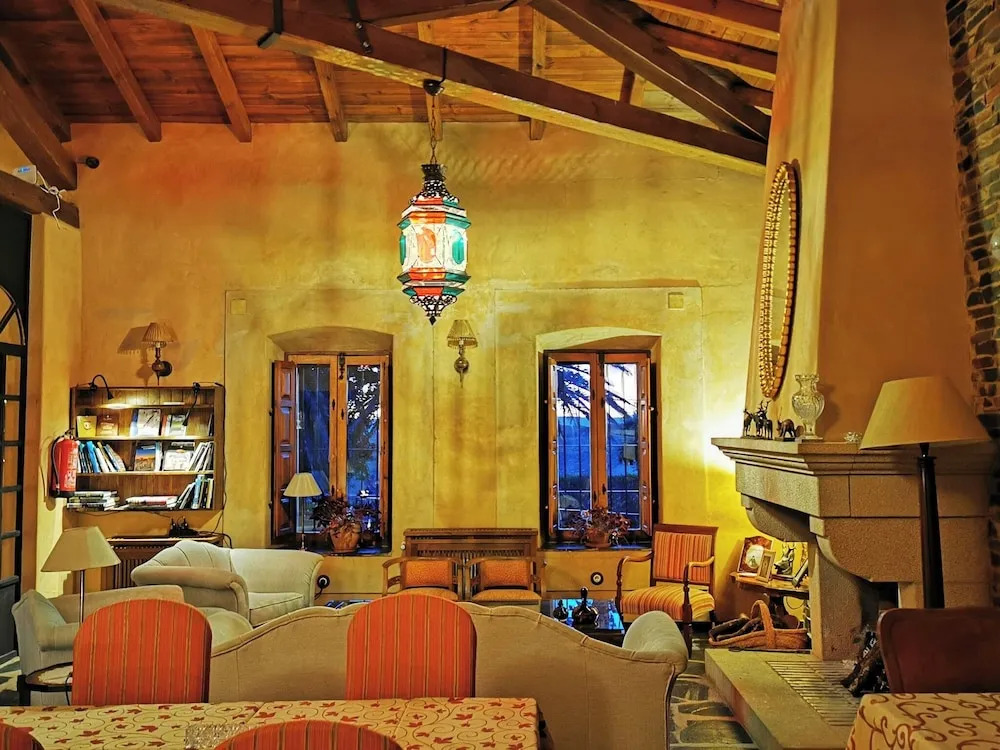Palacio Viejo de Las Corchuelas