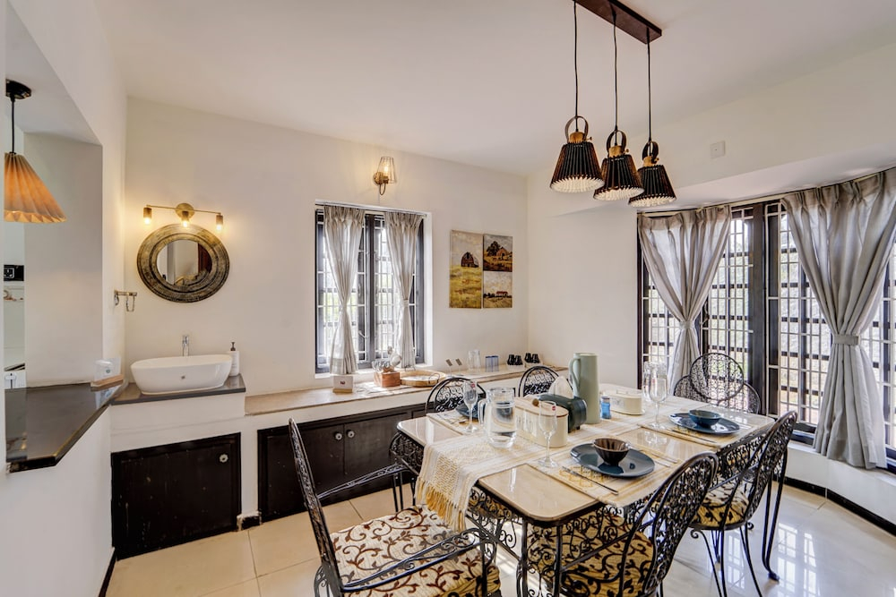 Alaya Stays Cleft 3BHK with Garden