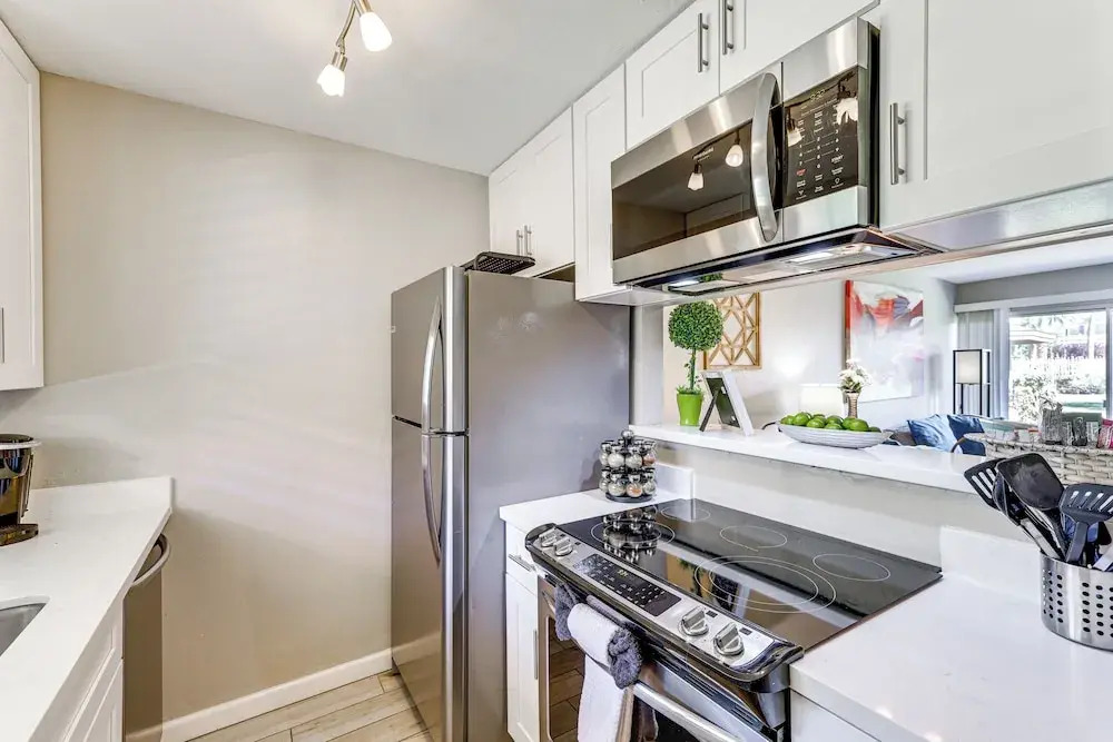 Unwind Poolside, Walk to Old Town! Scottsdale Unit