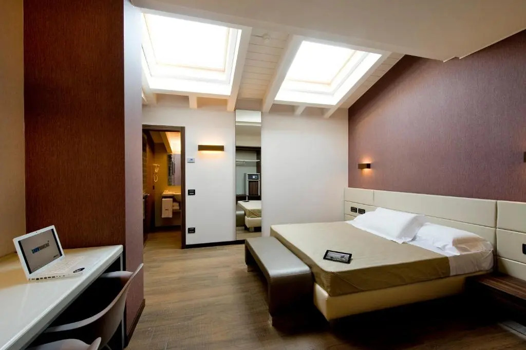 Viola Mhotel