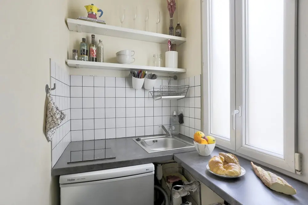 Classy and Cosy 1-bedroom Ensuite, 2min Walk From Cadet Metro