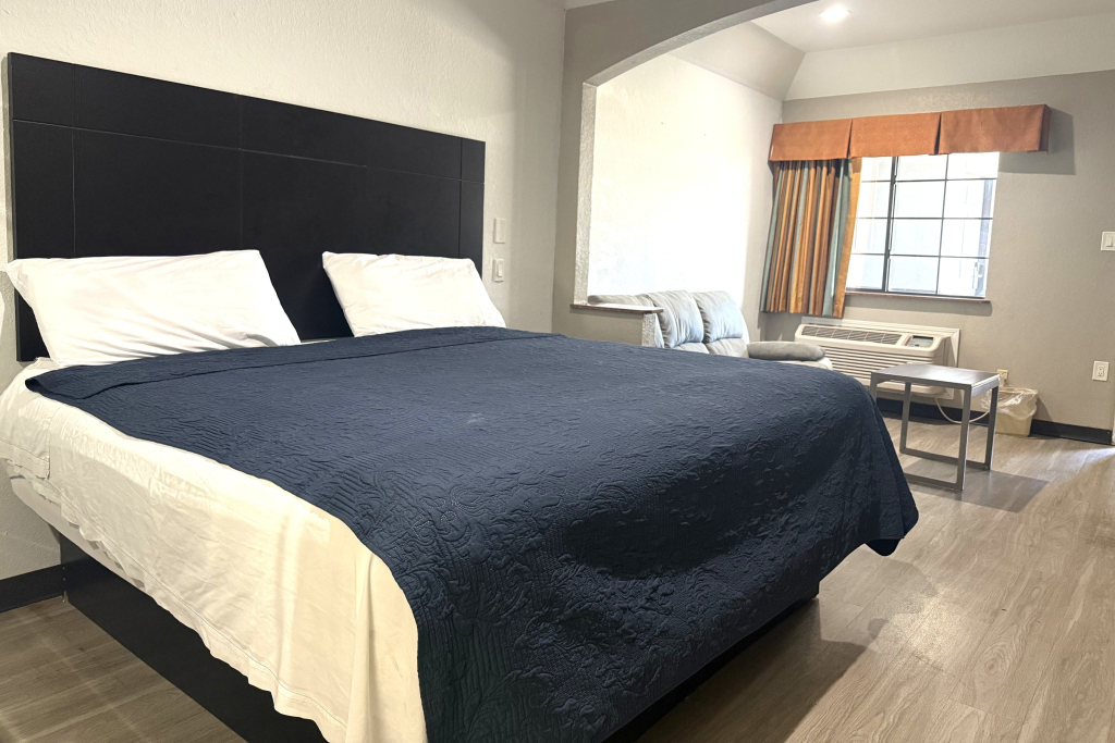 Hotel O Regency Suites Houston - IAH Beltway 8