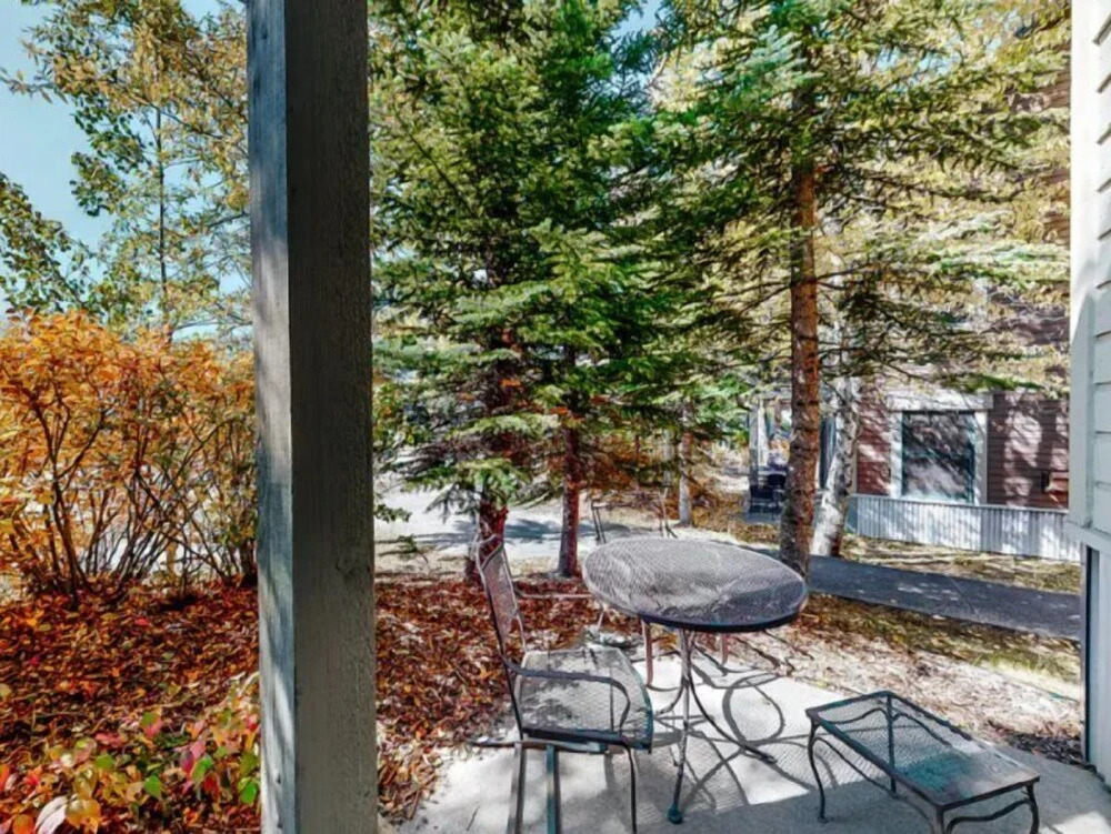 Perfectly Placed 2 Bedroom Vacation Rental in Historic Downtown Breckenridge With Access to Hot Tub and Pool