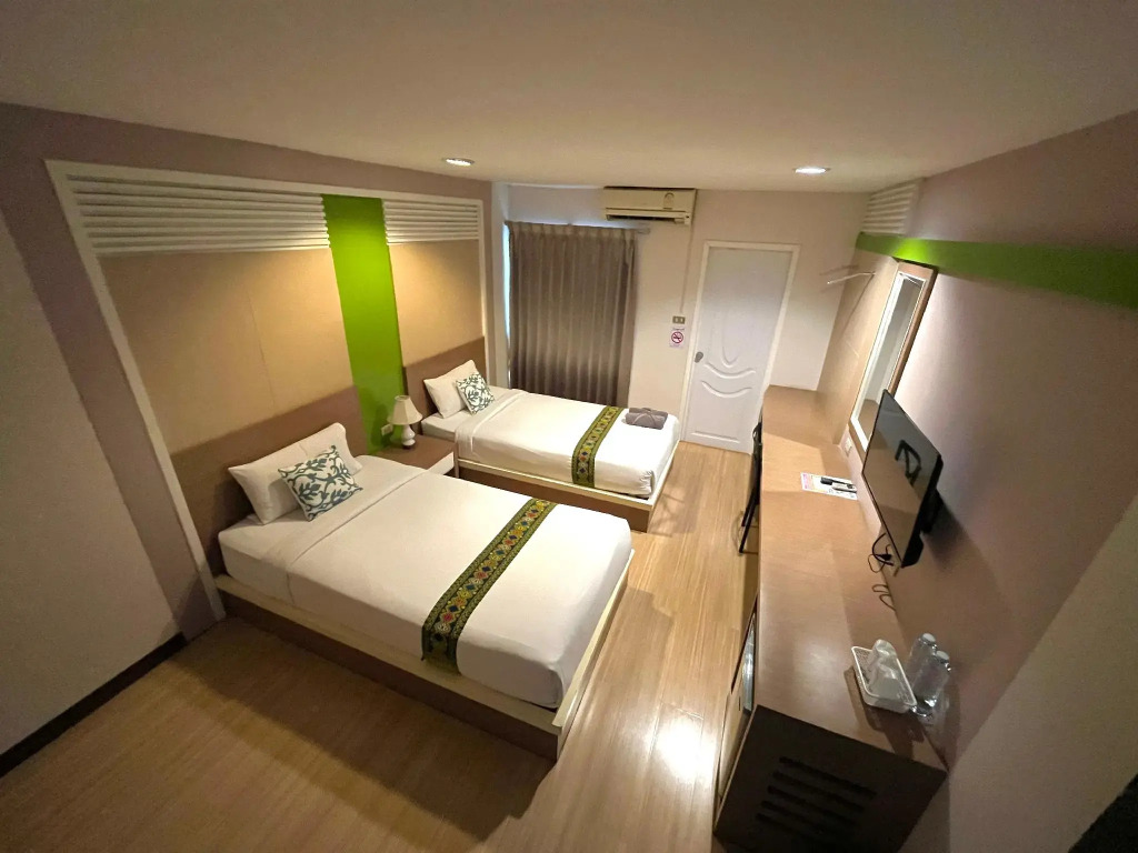 Charoenchit House