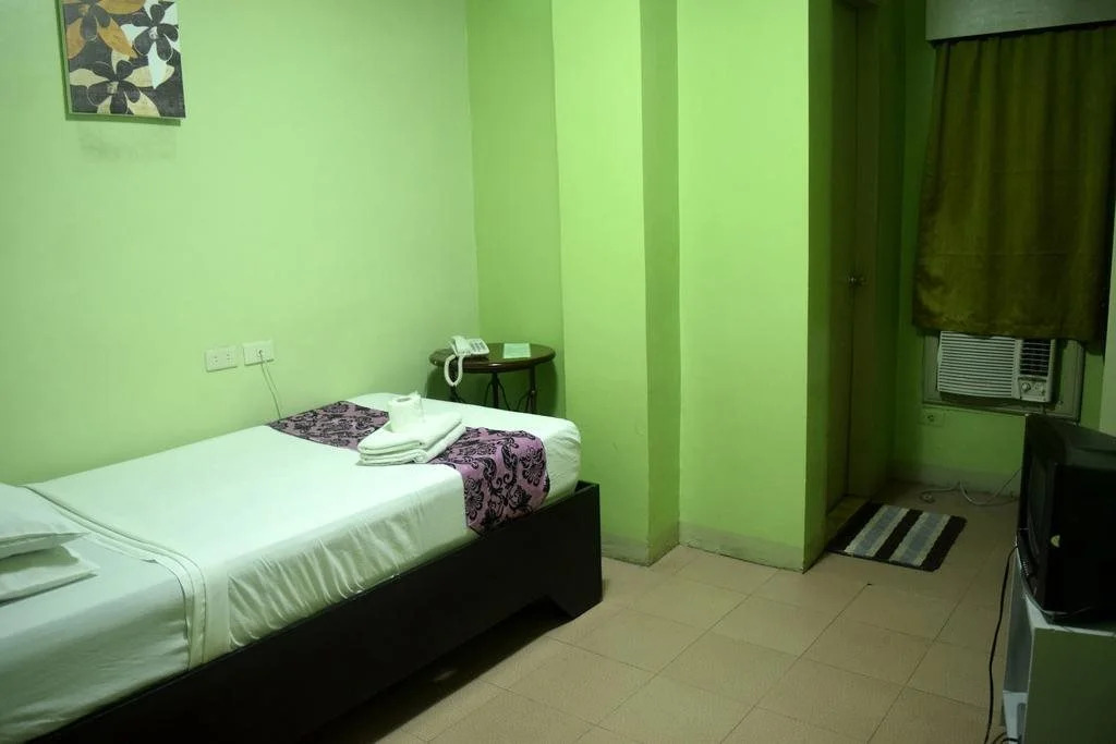 Jade Hotel And Restaurant