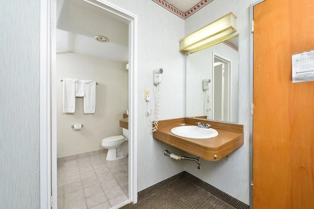 Travelodge by Wyndham Cleveland Airport