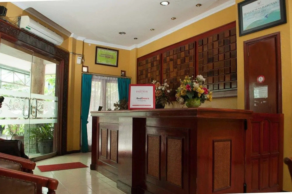 RedDoorz Pucang Anom