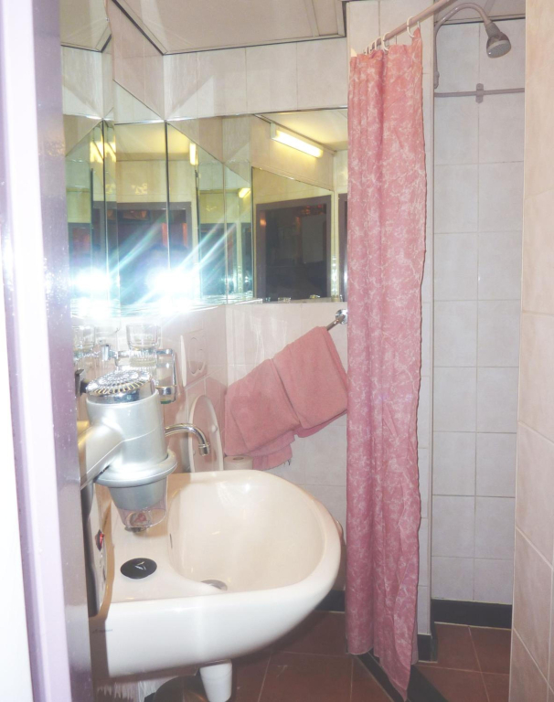 Nadia Hotel