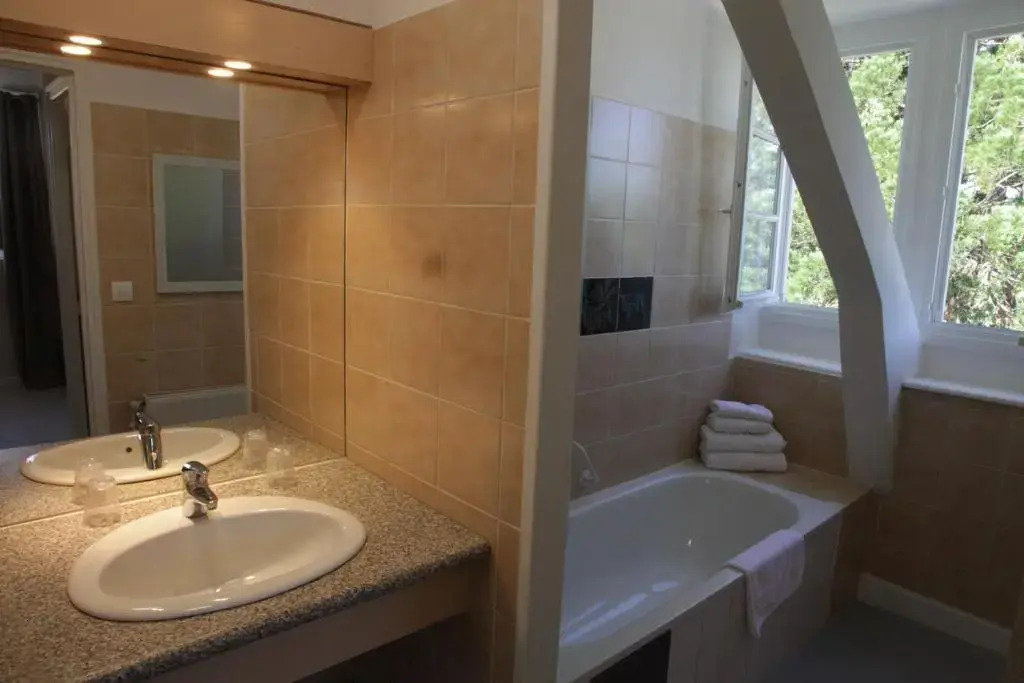 HOSTELLERIE LA BRUYERE