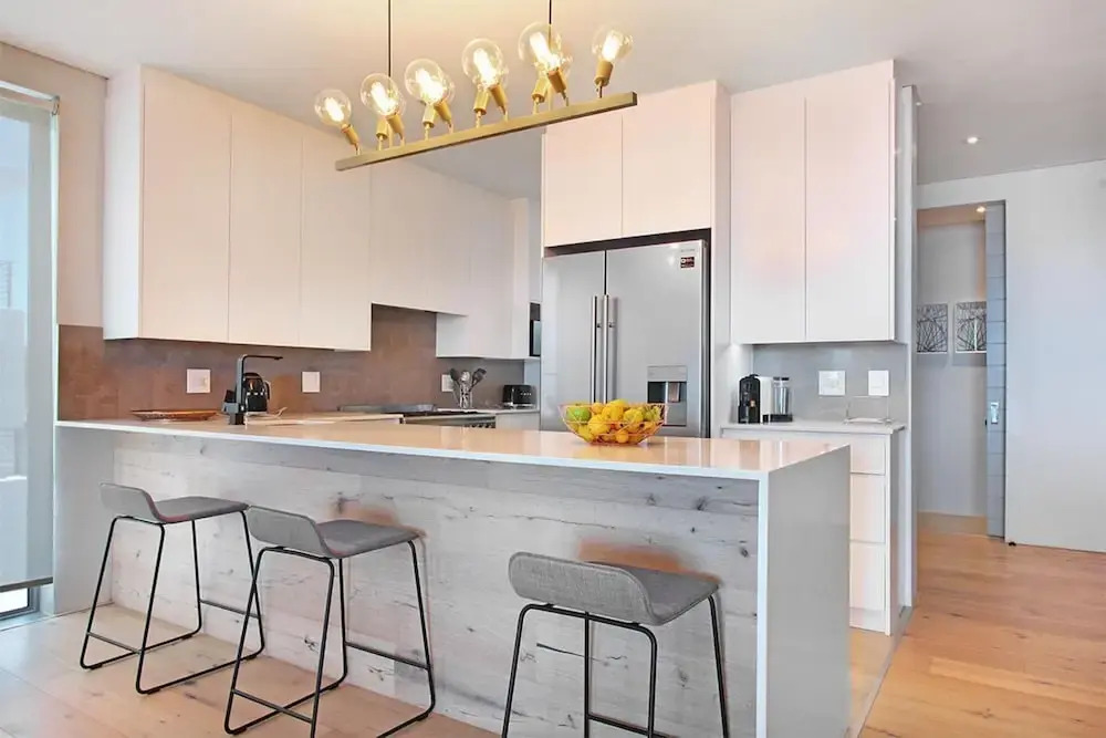 Bright 2bed in Sea Point w Sea Views Helio Haven