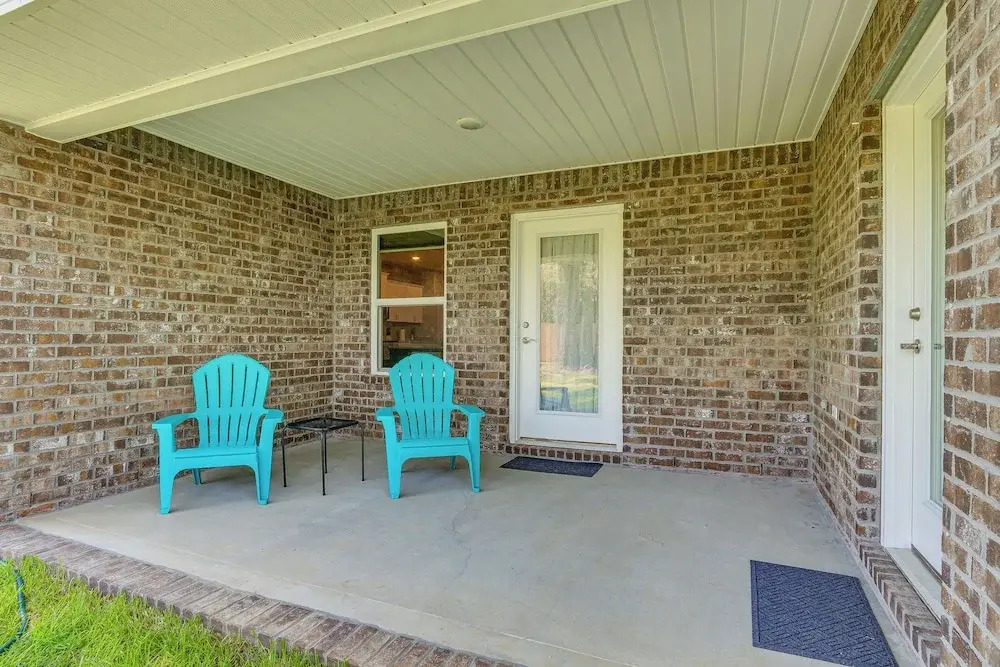 Single-story Navarre Home ~ 8 Mi to Navarre Beach