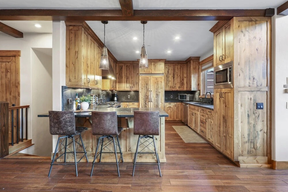 Incredible Executive Private Pet Friendly Home - LR902 by RedAwning