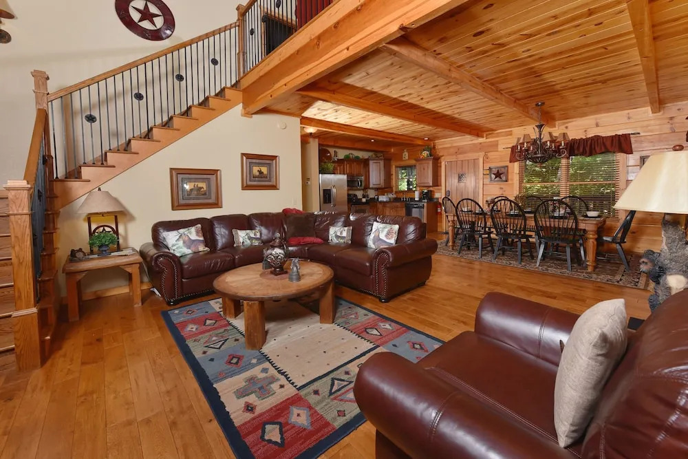 Majestic Forest - 3 Br cabin by RedAwning