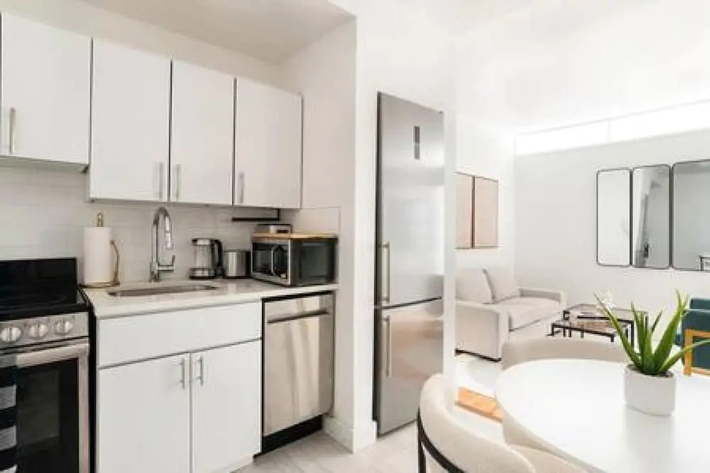 444-2e Modern 2BR Hell s Kitchen