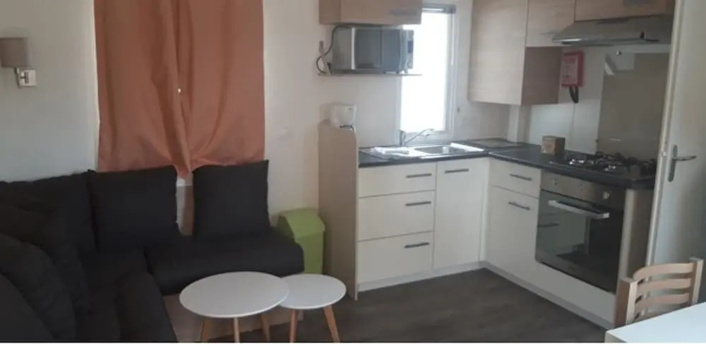 Bungalow With 2 Bedrooms in Canet-en-roussillon, With Pool Access and Furnished Garden - 100 m From the Beach