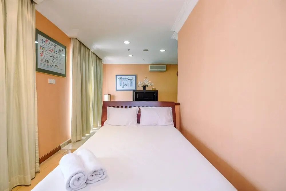 Homey And Comfort Studio At Roosseno Plaza Apartment