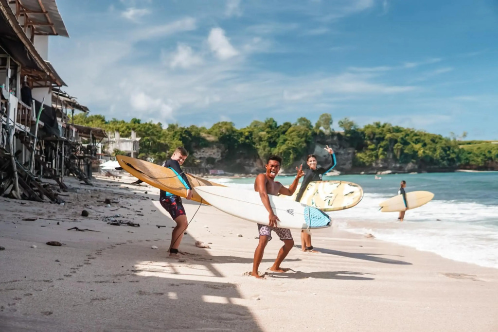 Surf & Party - Hostel Somewhere Else